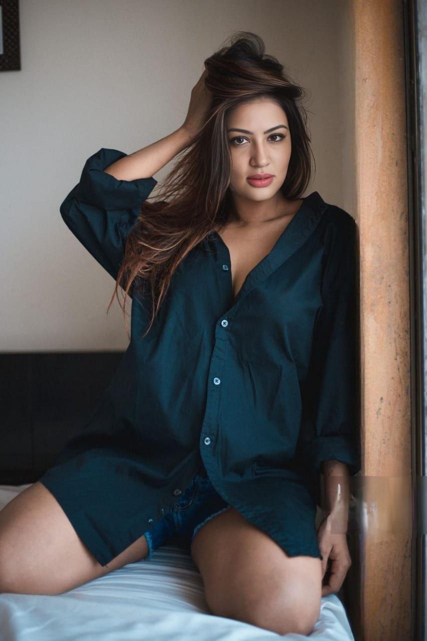 Big boobs Escort Lunawada